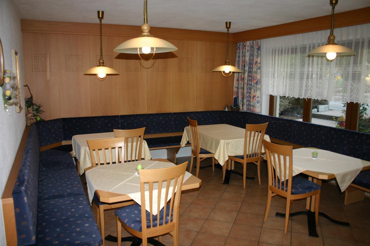 Bed and Breakfast Garni Renzler Oberrasen Exterior foto